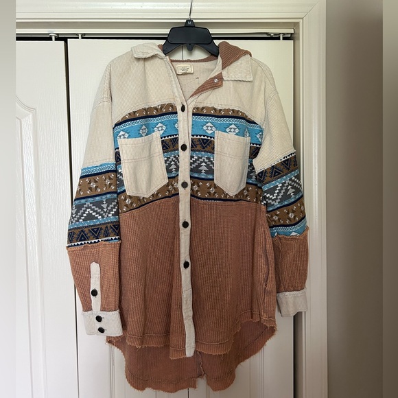 Buckle patterned corduroy hooded shacket - Picture 2 of 2
